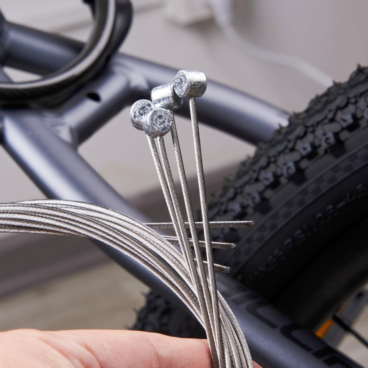 5pcs MTB Bicycle Brake Cable Set, Lead Core Inner Wire, Durable Silvery Bicycle Speed Line, with Fixed Gear Shifter for MTB and Road Bikes, The Cables Are Sturdy And Smooth for a Seamless Operation.